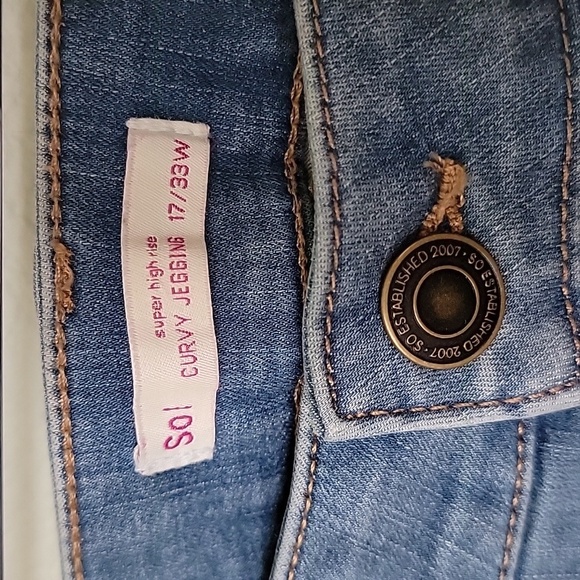 SO brand NWT curvy jegging size 17 or 33W super high rise Distressed Stretch - Picture 5 of 9
